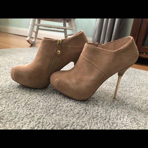 Obsession Rules Shoes - 💃🏼 Obsession Rules Suede Bootie